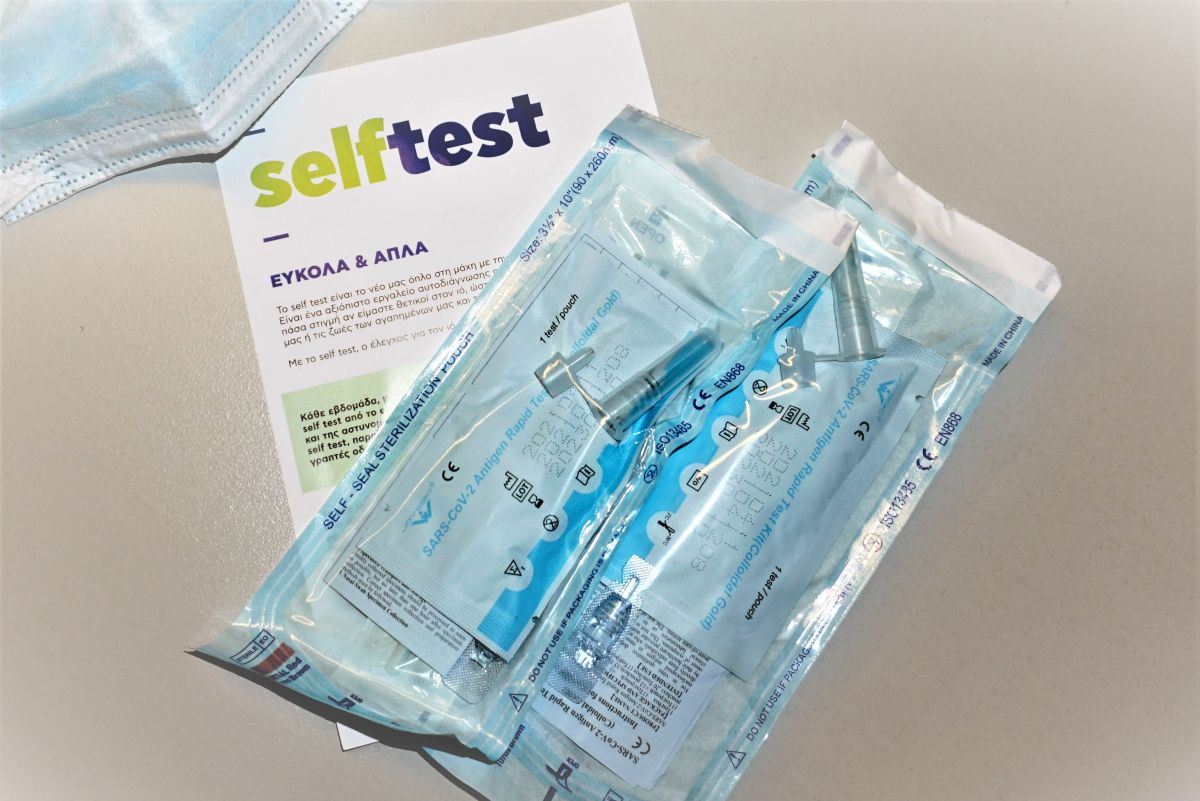 Ξεκινά σήμερα η διάθεση self test για τους μαθητές από τα φαρμακεία