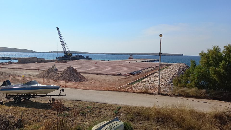 ΣΥΡΙΖΑ Λέσβου: «Να ξεκινήσουν άμεσα ξανά οι εργασίες στο λιμάνι Σιγρίου»