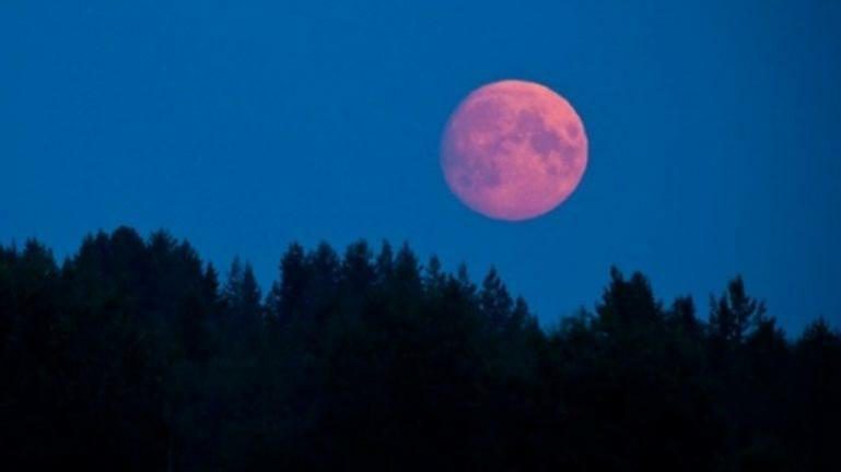 Πανσέληνος Απριλίου: Σήμερα το εντυπωσιακό «ροζ φεγγάρι»