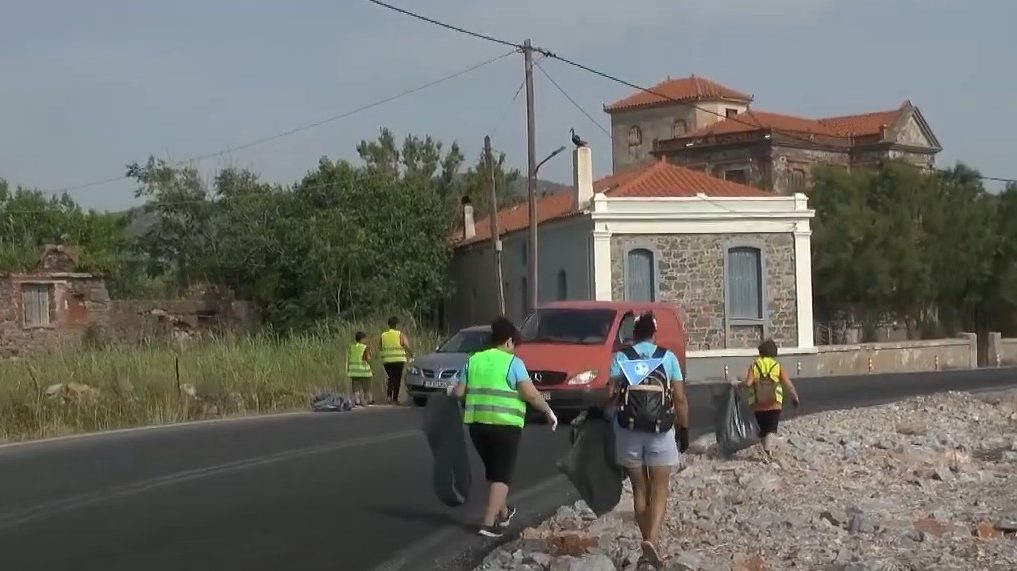 Εθελοντές καθάρισαν το οδικό δίκτυο στη Θερμή