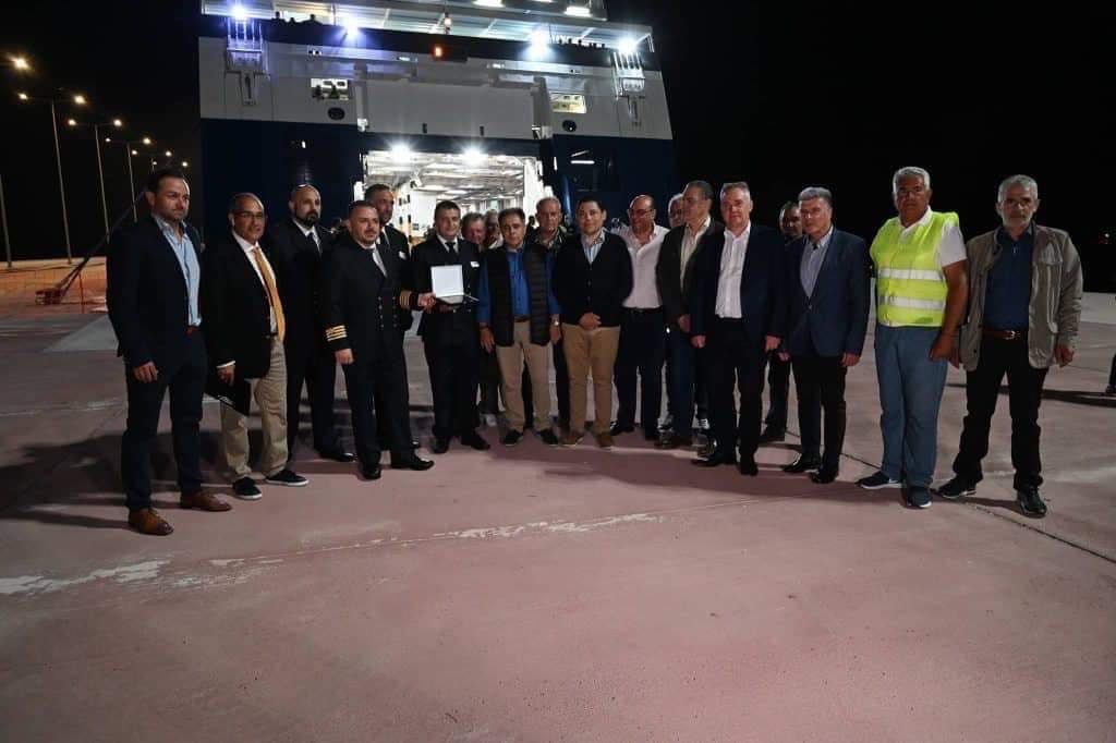 Θερμή υποδοχή για το πλοίο «Blue Star Chios» στο νέο λιμάνι του Σιγρίου