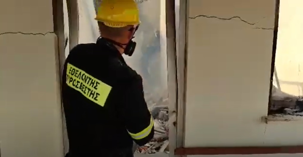 Συγκλονιστικό βίντεο από σπίτι που έχει καεί στα Βατερά Λέσβου