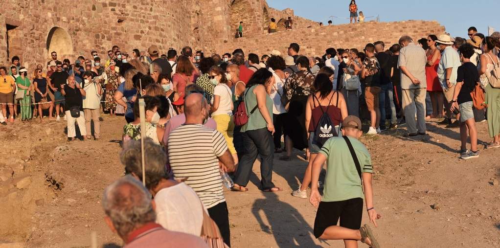 Πάνω από 800 άτομα στον ιστορικό περίπατο στο κάστρο της Μυτιλήνης που οργάνωσε το «κιρκινέτσι»