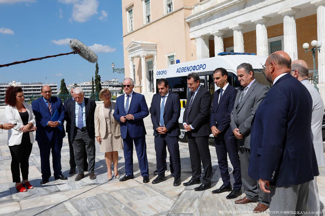 Η Βουλή των Ελλήνων δώρισε ένα ασθενοφόρο για το Κέντρο Υγείας Καλλονής