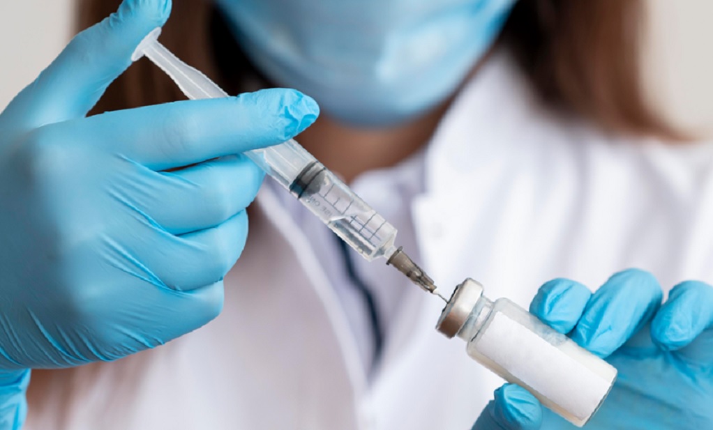 Συνδυαστικό εμβόλιο για Covid και γρίπη ετοιμάζει η Pfizer-BioNTech