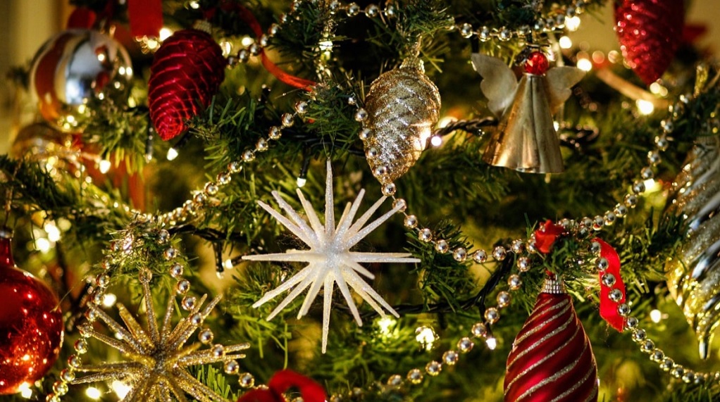 Το Εθνικό Ωδείο Παράρτημα Μυτιλήνης φωταγωγεί το Χριστουγεννιάτικο Δέντρο του