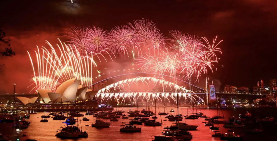 Η Αυστραλία καλωσόρισε το 2023 – Τα πυροτεχνήματα έκαναν τη νύχτα… μέρα!