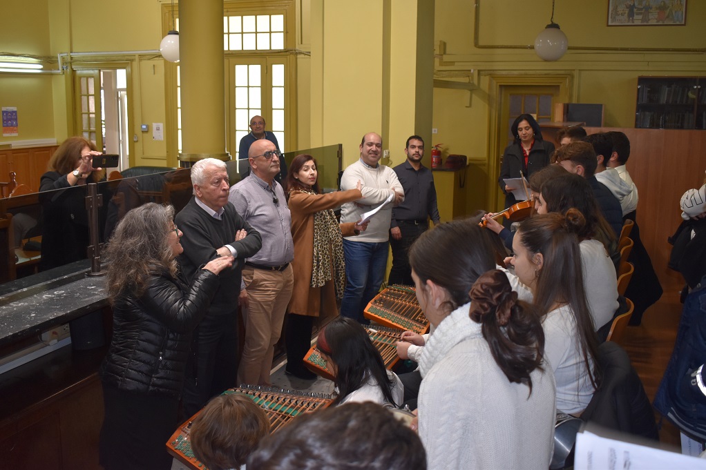 Επίσκεψη Κώστα Μουτζούρη στο Ειδικό Δημοτικό Σχολείο Μυτιλήνης και κάλαντα απο το Μουσικό Σχολείο