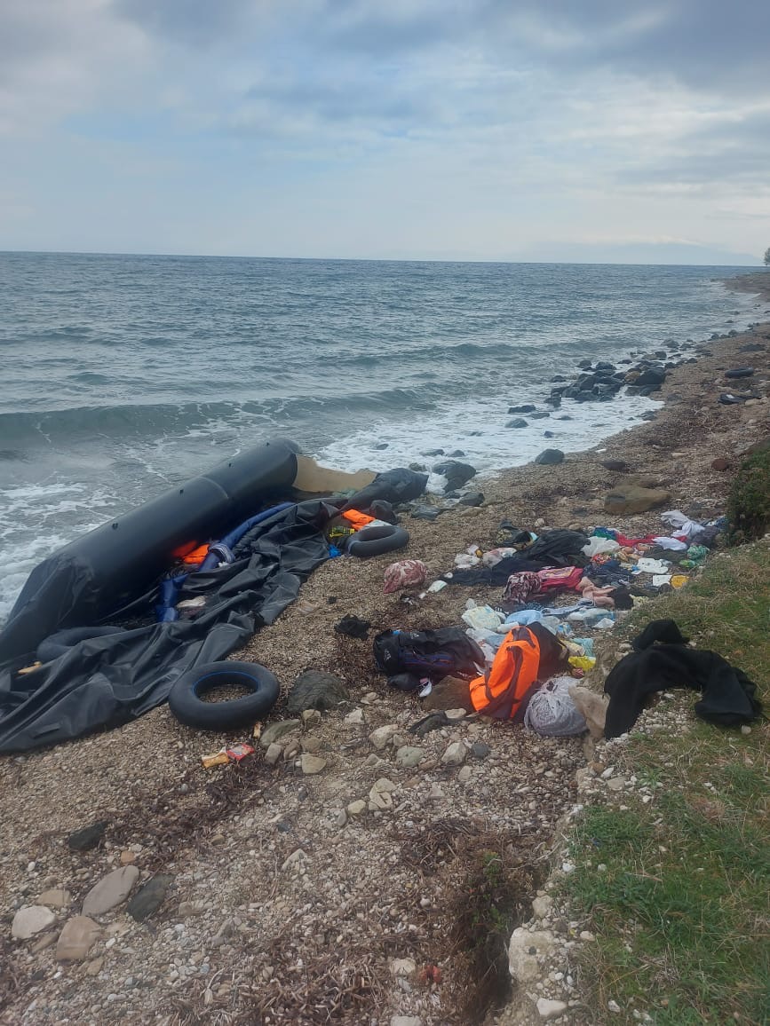 Βάρκα με 17 μετανάστες στο «Ξενία»