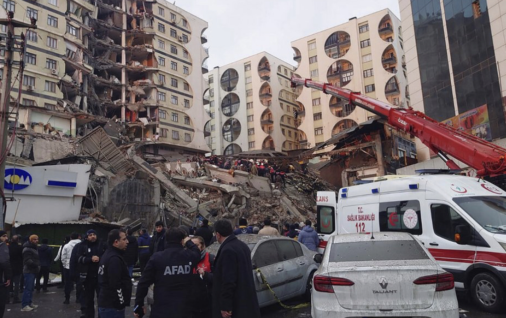 Σεισμός 7,8 Ρίχτερ στην Τουρκία: Τουλάχιστον 76 νεκροί  άλλοι 42 στη Συρία