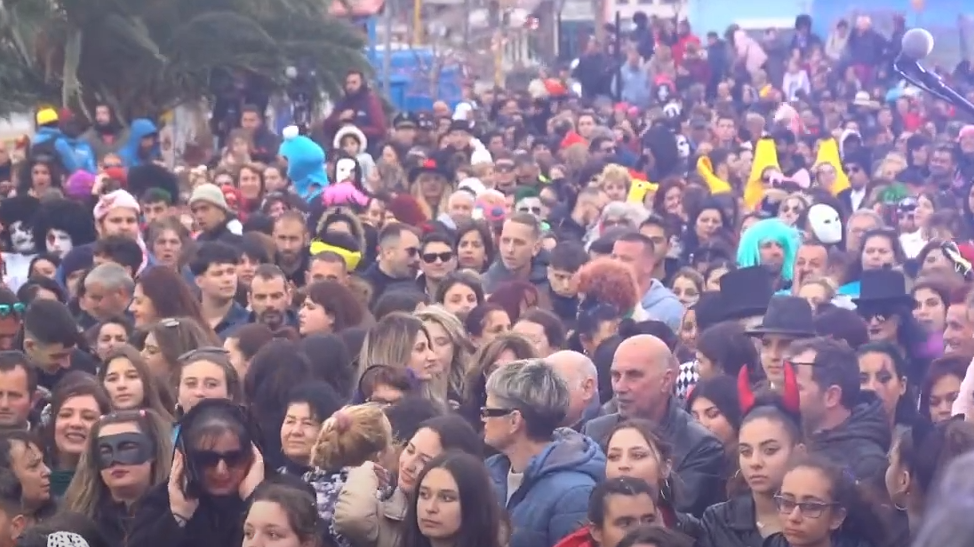 Κέφι και χαρά στο Μυτιληνιό καρναβάλι