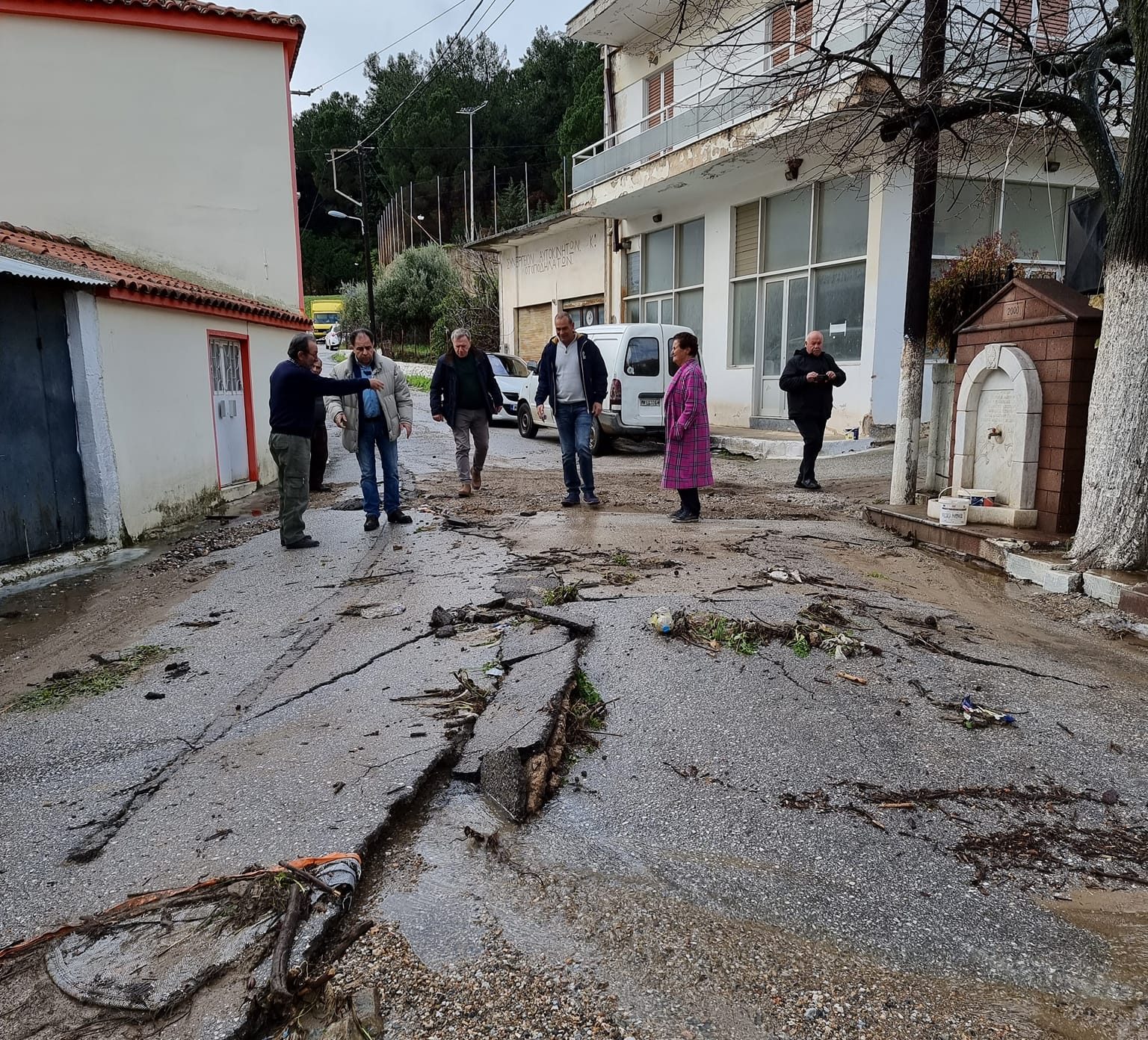 Καταστροφές  προκάλεσε η κακοκαιρία σε Γέρα και Πλωμάρι – Πλημμύρισαν σπίτια