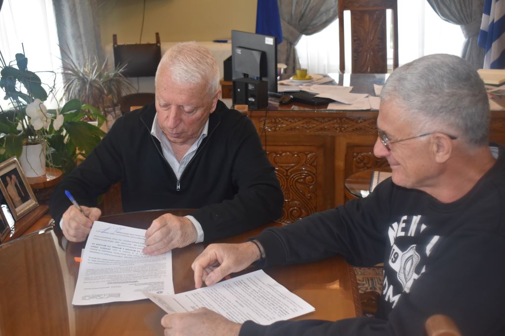 Υπεγράφη η σύμβαση για την κατασκευή γηπέδου ποδοσφαίρου 5Χ5 στο Μεγαλοχώρι