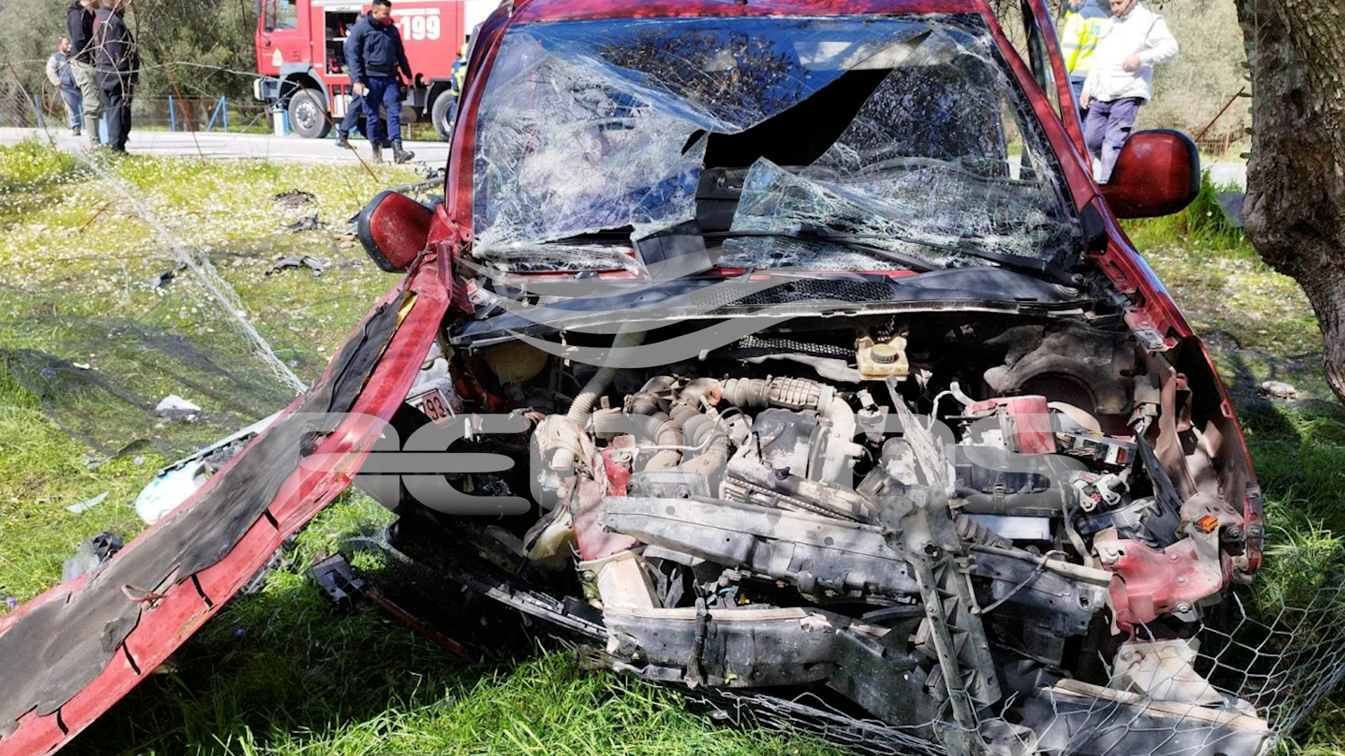 Σφοδρή σύγκρουση αυτοκινήτων στη Λάρσο- Τρεις τραυματίες
