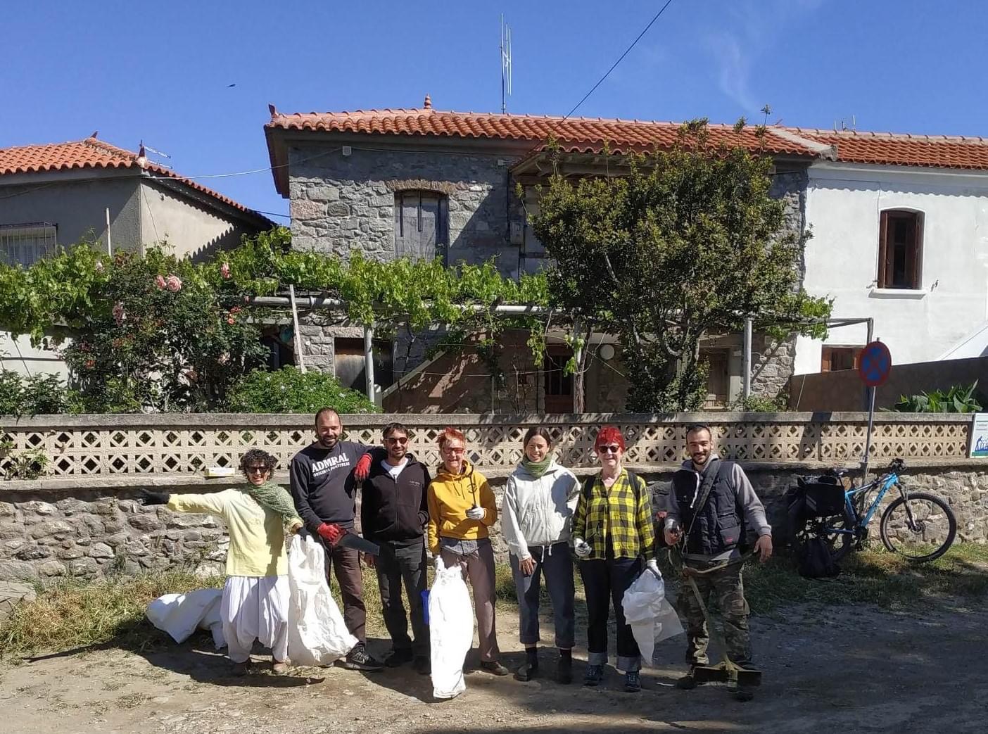 Ερεσός: Εθελοντές καθάρισαν το μονοπάτι στον Άγιο Ανδρέα