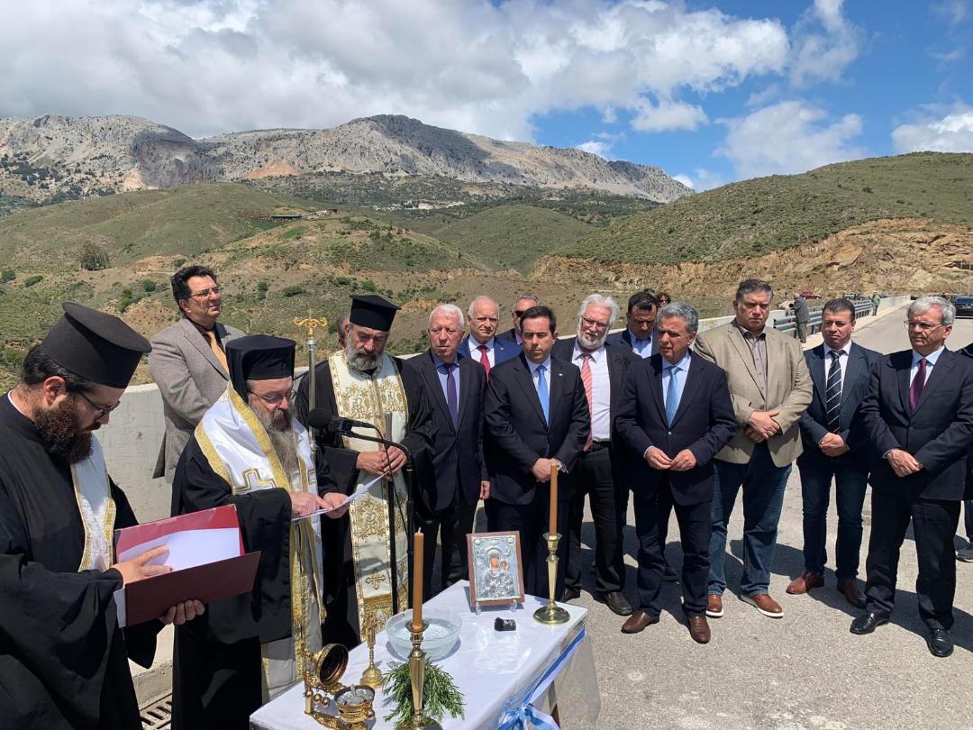 Ο Περιφερειάρχης σε αγιασμό  του φράγματος Κόρης στη Χίο παρουσία του Υπουργού Μετανάστευσης και Ασύλου