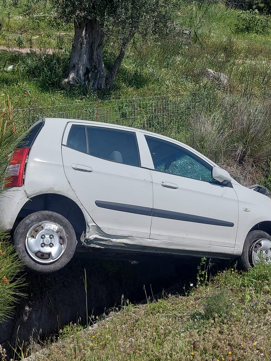 Αυτοκίνητο βγήκε από πορεία του στην Αχλαδερή | Δυο ελαφρά τραυματίες