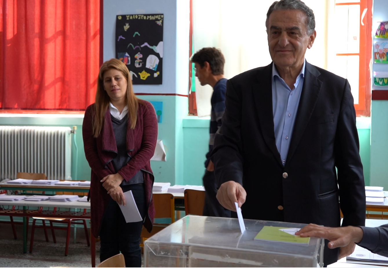 Στην Αγια Παρασκευη ψήφισε ο υποψήφιος βουλευτής Χαράλαμπος Αθανασίου