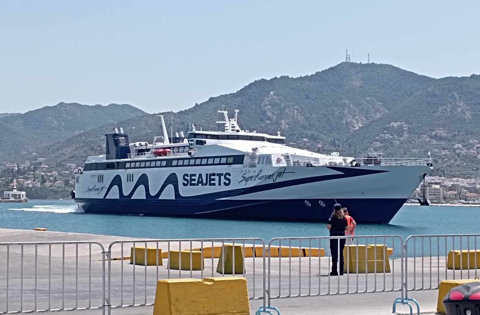 Πρώτο δρομολόγιο  του «SuperRunner jet» στο λιμάνι Μυτιλήνης για Λήμνο – Θεσσαλονίκη