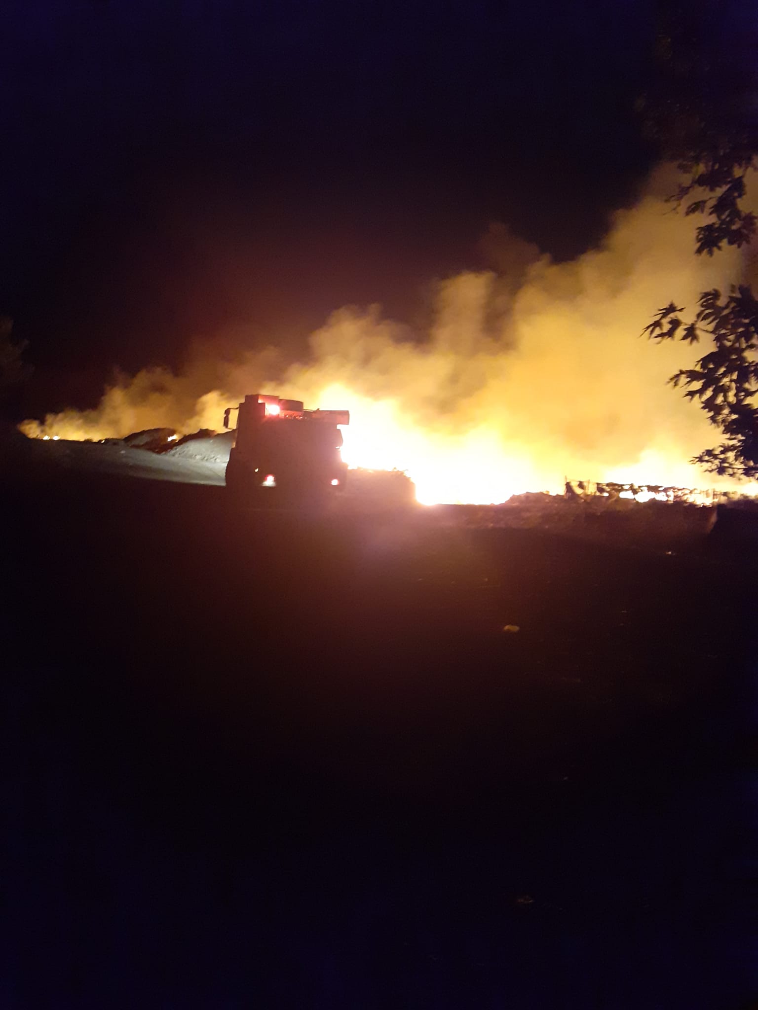 UPDATE : Έσβησε η φωτιά στην παλιά χωματερή Μήθυμνας