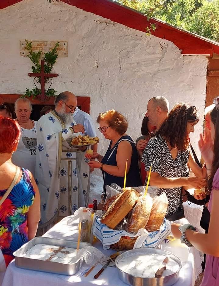 Πλήθος πιστών στο εκκλησάκι της Αγίας Μαρίνας στη Σκάλα Μιστεγνών
