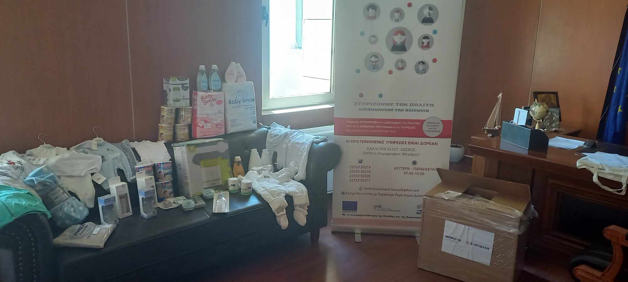 Ο Δήμος Δυτικής Λέσβου παραδίδει βρεφικά πακέτα σε οικογένειες που έχουν ανάγκη