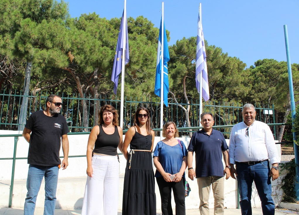 Δώδεκα γαλάζιες σημαίες θα κυματίζουν φέτος στις ακτές του Δήμου Μυτιλήνης