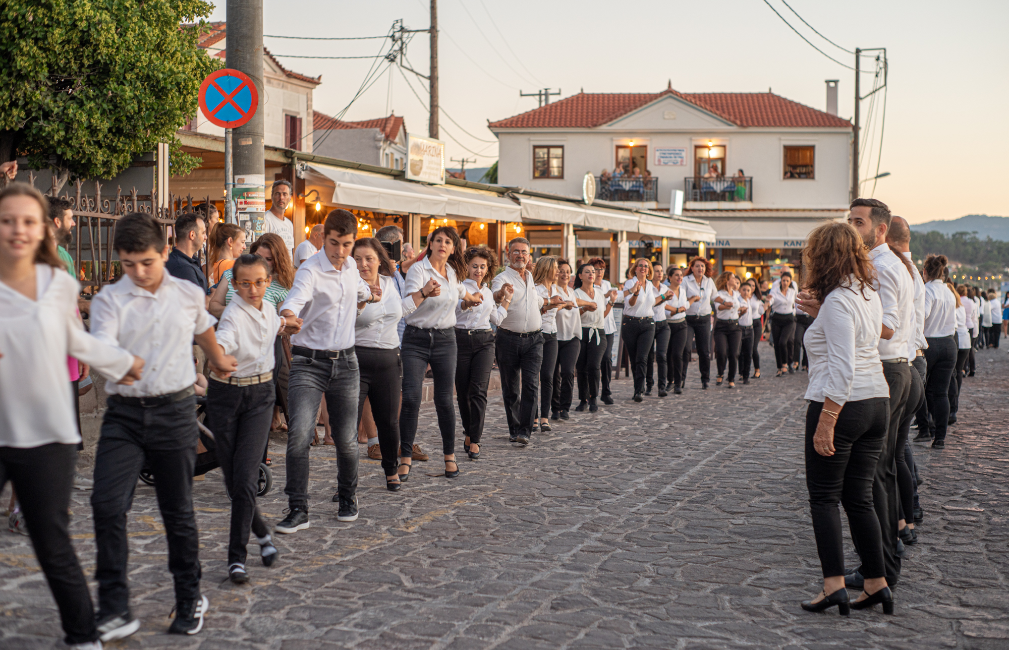 Γεμάτη χορό και νηστίσιμες γεύσεις η δεύτερη μέρα του Lesvos Food Fest στην Πέτρα