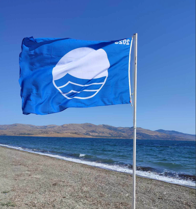 Δήμος Δυτικής Λέσβου: «Γαλάζιες σημαίες κυματίζουν σε 11 παραλίες»
