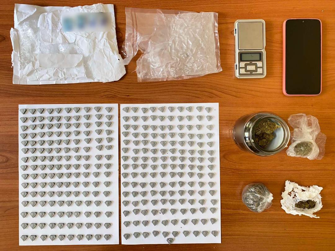 Δέμα με 301 ναρκωτικά χάπια  – Συνελήφθη ο 34χρονος παραλήπτης