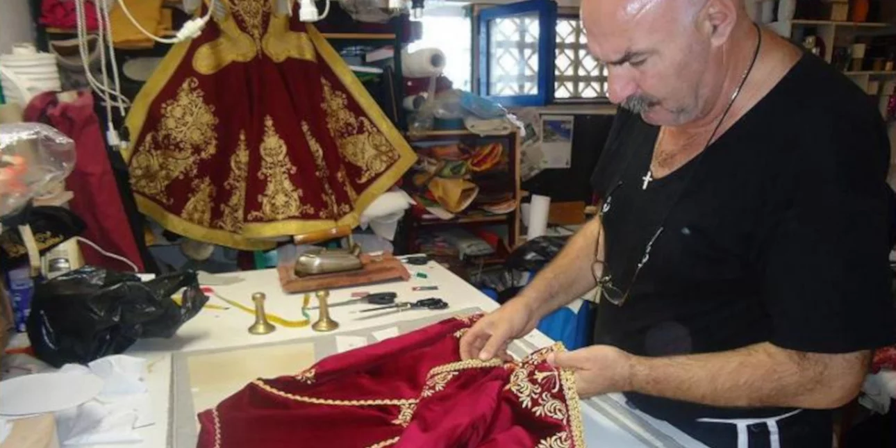 Νικόλαος Πλακίδας: Ο ράφτης που έχει ενταχθεί στον κατάλογο Άυλης Πολιτιστικής Κληρονομιάς σε εκδηλώσεις στο Πλωμάρι