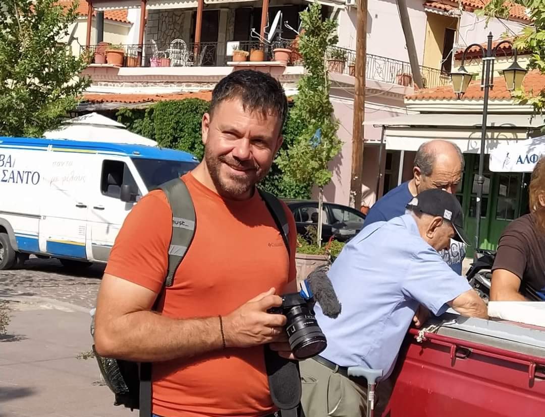 Ο «Happy Traveller» Ευτύχης Μπλέτσας για γυρίσματα στη Λέσβο