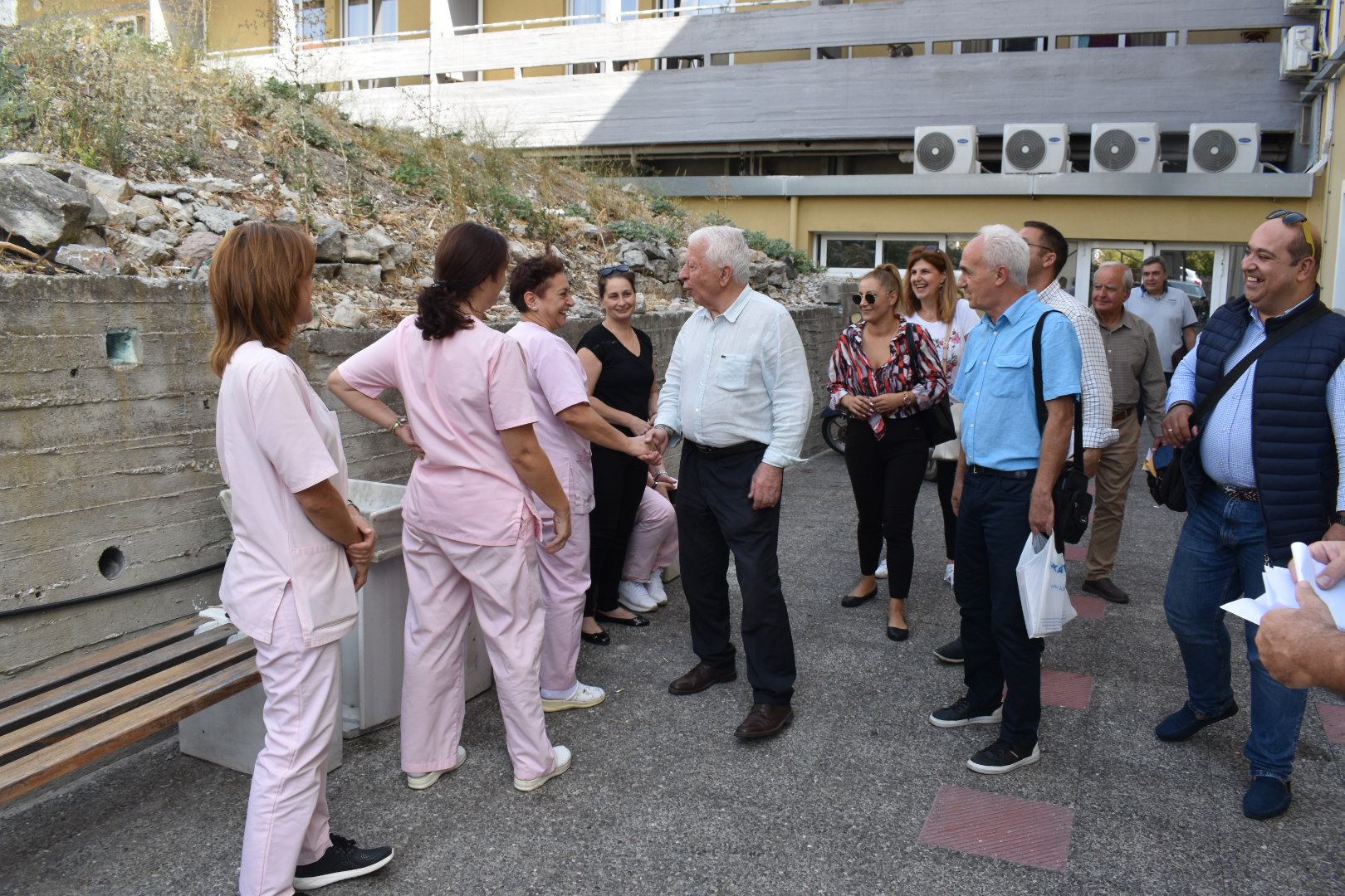 Μουτζούρης: Περιοδεία σε ΙΚΑ, Νοσοκομείο και  υπηρεσίες του Δήμου Μυτιλήνης
