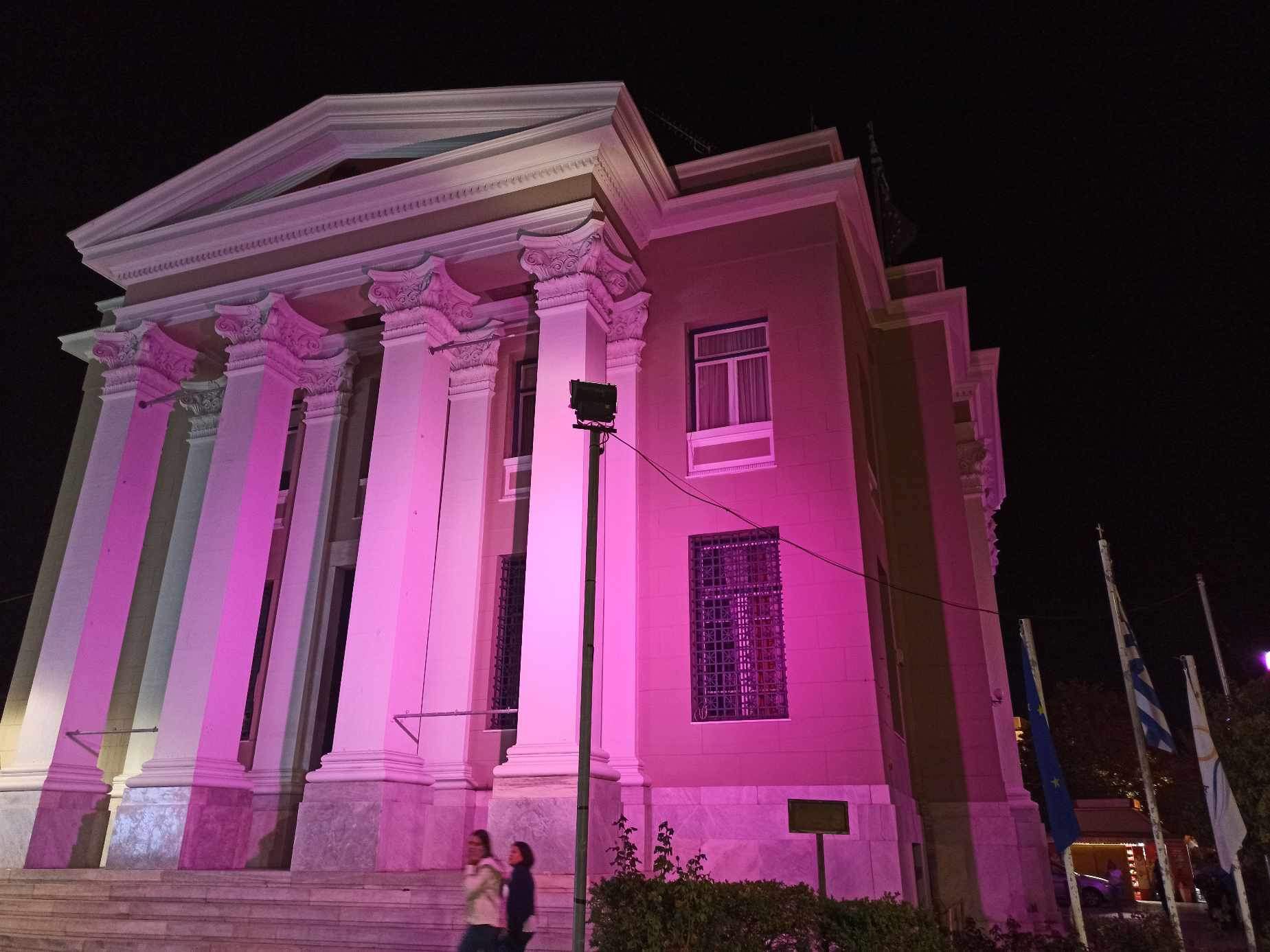 Στα ροζ «ντύθηκε» το κτίριο της Περιφέρειας Βορείου Αιγαίου