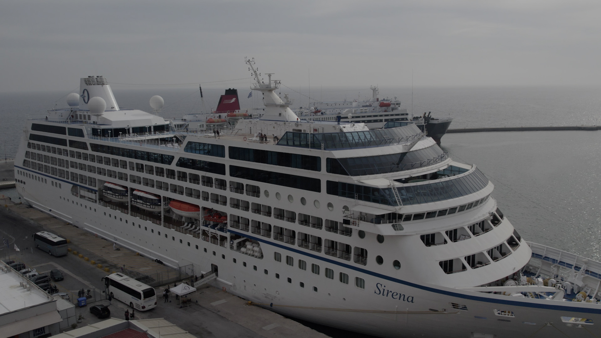 Με 646 επιβάτες το κρουαζιερόπλοιο ”Sirena” στη Μυτιλήνη