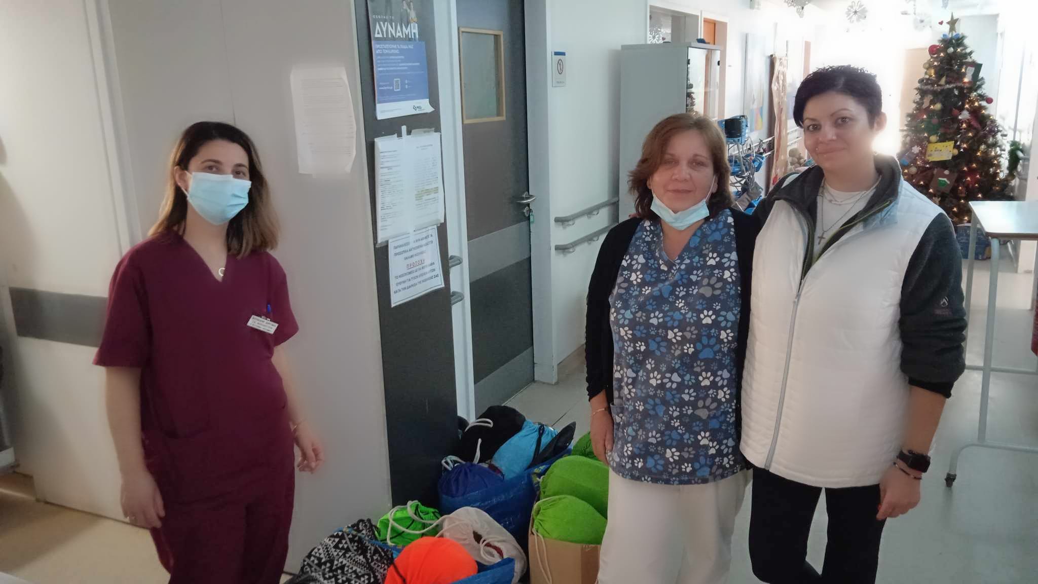 «Τhe Hope Project»: Μοίρασε χαρά και δώρα στην Παιδιατρική κλινική του Βοστάνειου Νοσοκομείου