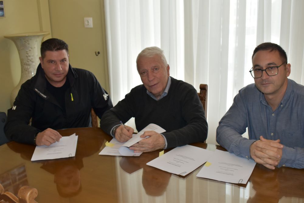 Υπεγράφη σύμβαση για έργο πλακόστρωσης της Πλατείας στο Λιμανάκι Ευρειακής