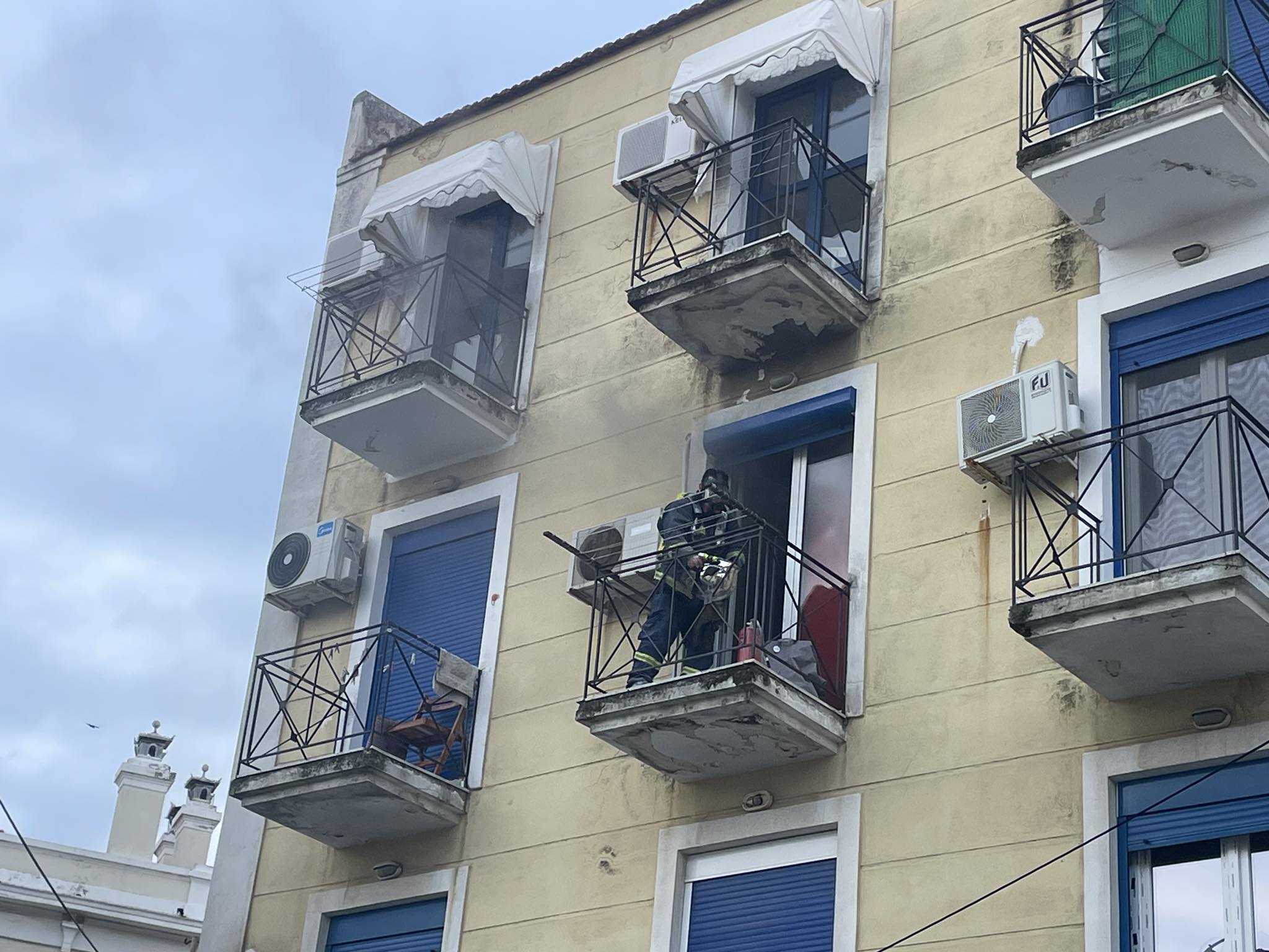Φωτιά σε διαμέρισμα στο κέντρο της Μυτιλήνης