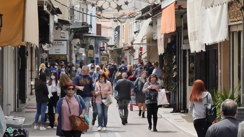Ξεκινά το εορταστικό ωράριο στην αγορά της Μυτιλήνης