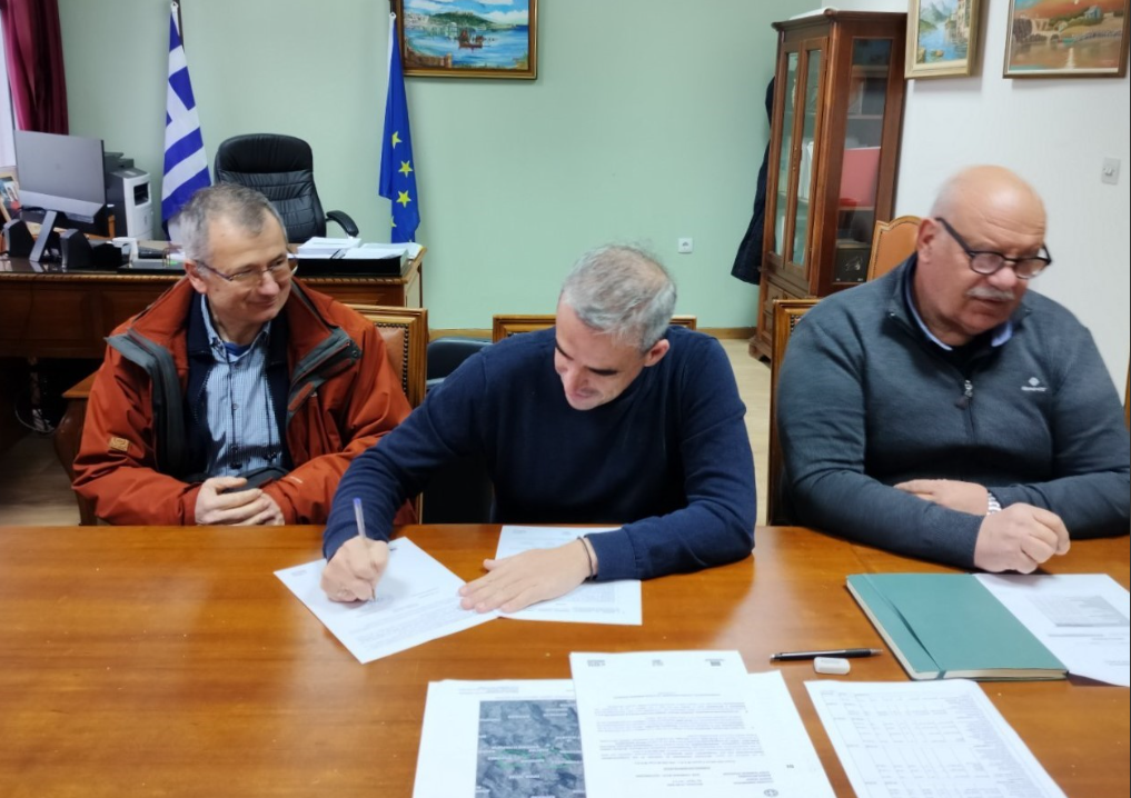 Υπεγράφη η σύμβαση για έργα αγροτικής οδοποιίας στη Δ.Ε. Πλωμαρίου