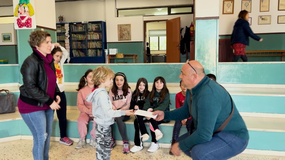 Το 9ο Δημοτικό Σχολείο Μυτιλήνης στηρίζει τη «Φλόγα»