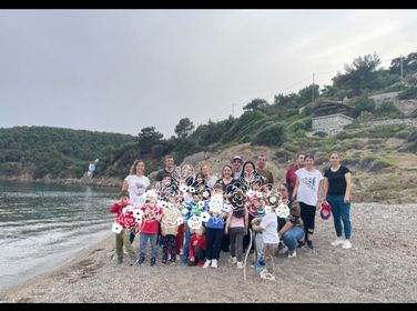 Μικροί μαθητές του Νηπιαγωγείου Ταξιαρχών καθάρισαν  παραλία στον Άγιο Ερμογένη