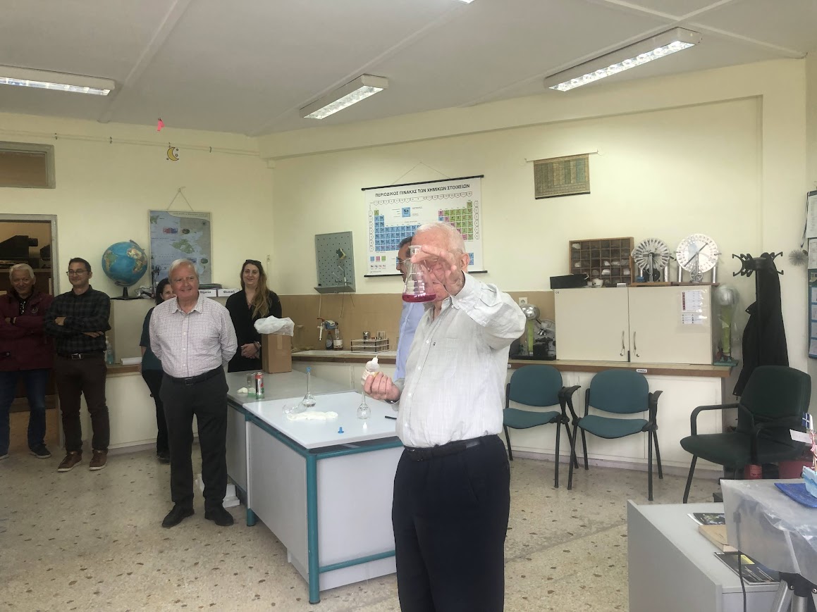 Επίσκεψη Κώστα Μουτζούρη στο Εργαστηριακό Κέντρο Φυσικών Επιστημών Λέσβου