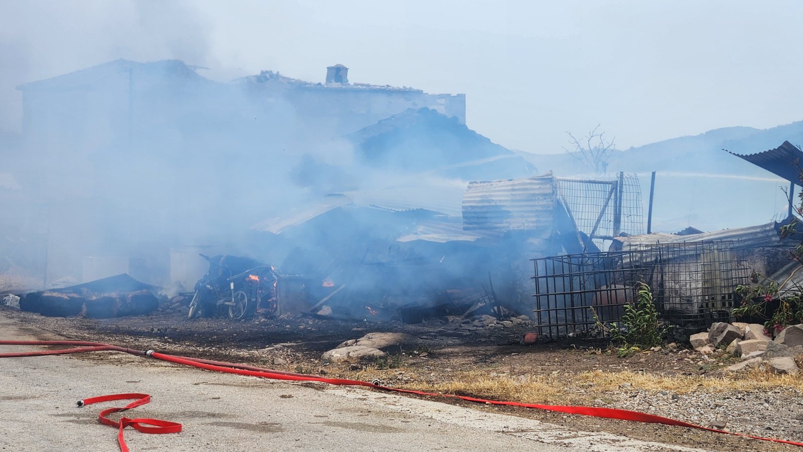 Φωτιά σε στάβλο στις Νέες Κυδωνίες – Επεκτάθηκε και σε ξηρά χόρτα