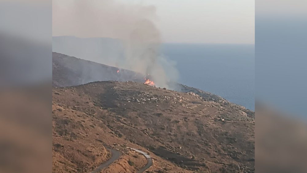 Μάχη με τις φλόγες για δεύτερη μέρα στη Χίο