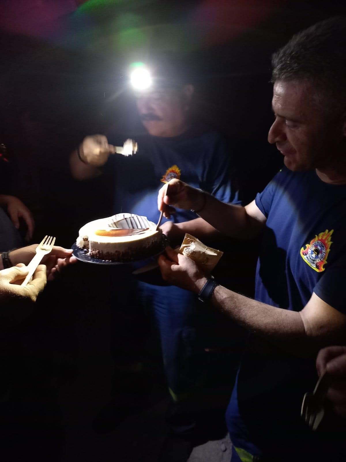 Τα γενέθλια του Διοικητή Πυροσβεστικών υπηρεσιών  Β. Αιγαιου στο πεδίο φωτιάς